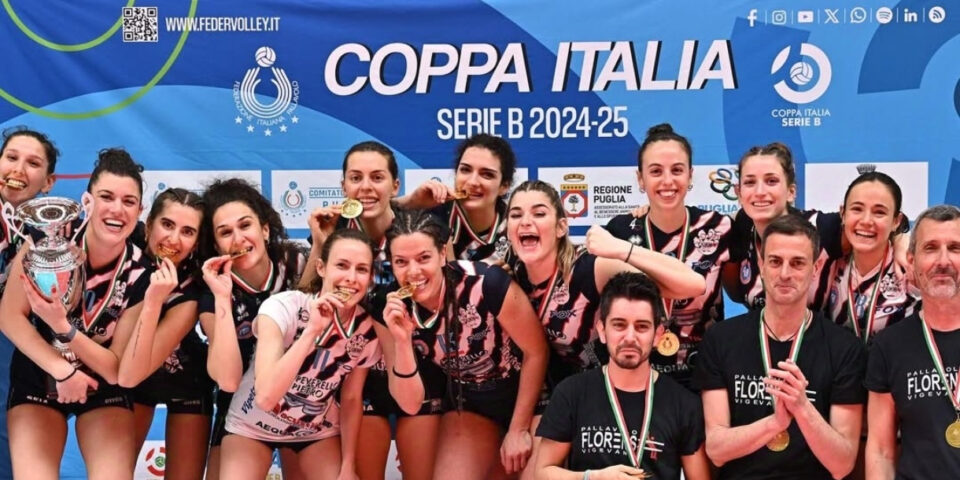 Foto di gruppo della squadra durante la premiazione