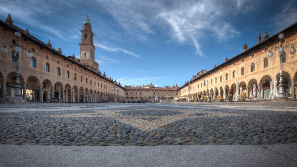 Vista della Piazza Ducale di Vigevano